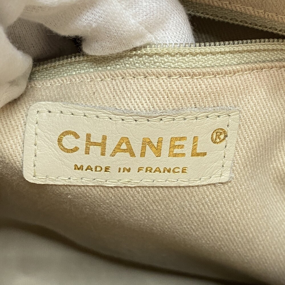 CHANEL White Lambskin Leather Tote Bag - Picture 11 of 16